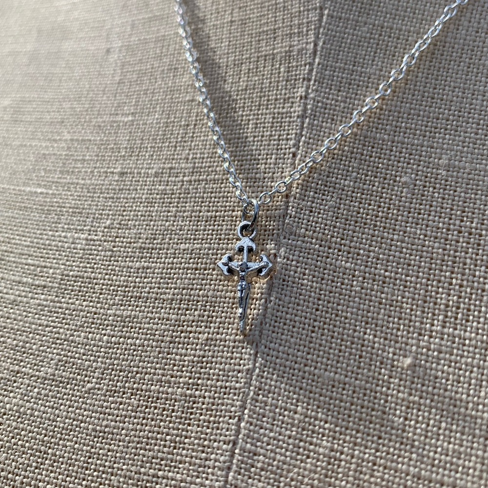 NWT Sterling Silver Plated Chain & Crucifix Alloy Metal Charm Necklace - Picture 3 of 16